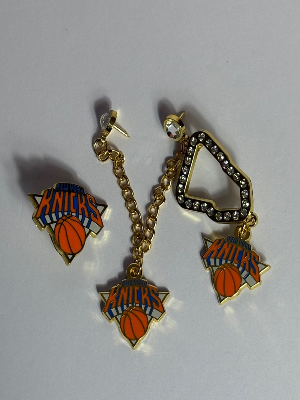 3 New Era New York NY Knicks Hat Pin Frame Chain Bundle Gold Pins Hats Hatpin